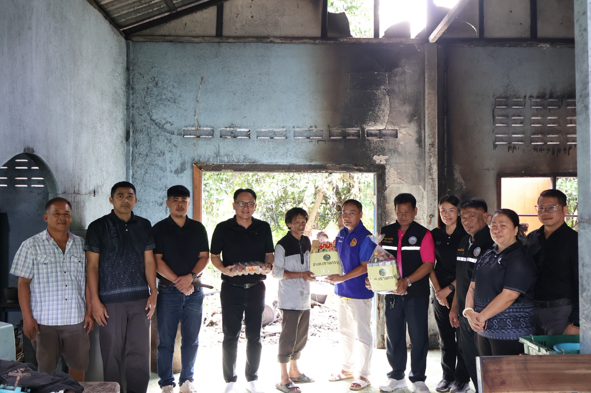  ลงพื้นที่ตรวจสอบบ้านพักอาศัยกรณีเกิดเพลิงไหม้ บ้านของ นางลำดวน ม่วงเรือง  เลขที่ 244 หมู่ที่ 11 บ้านลุมมะค่า